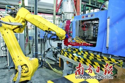 工业机器人的革命 一机替代六人，量产效率跃升